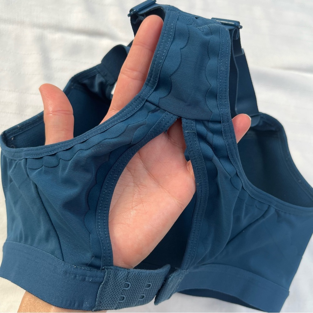 Victoria’s Secret Sports Bra Incredible Lightweight Max 32DD W Scalloped Trim - Picture 4 of 5